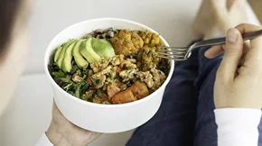 6 ιδέες για να φτιάξεις τα πιο νόστιμα superfood bowls