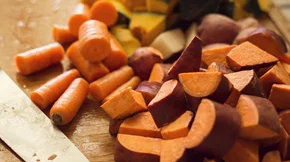 Καρότα vs. γλυκοπατάτες: Ποια είναι η πιο θρεπτική επιλογή;