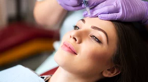 Botox: Όσα πρέπει να γνωρίζεις για τη δημοφιλέστερη θεραπεία κατά των ρυτίδων