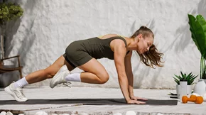 Κάψε 600 θερμίδες σε 45' στο σπίτι – Η απόλυτη cardio προπόνηση χωρίς εξοπλισμό