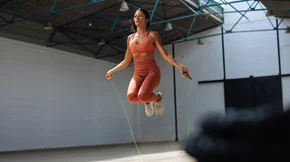 Υπάρχουν προπονήσεις που καίνε 1.000 θερμίδες; (7 τρόποι να τις κάψεις ρεαλιστικά + πόσο καιρό θα σου πάρει)