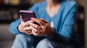 Η χρήση του διαδικτύου μπορεί να μειώσει τα συμπτώματα κατάθλιψης: Ποιες ηλικίες αφορά;