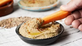 Συνταγή για χούμους από πικάντικες κόκκινες φακές