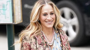 Sarah Jessica Parker: Η αντιγηραντική κρέμα που δεν αποχωρίζεται ποτέ κοστίζει λιγότερο από 40 ευρώ