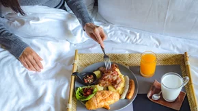 Μην τρως πρωινό αμέσως μόλις ξυπνήσεις - Ειδικός εξηγεί ποιο είναι το ιδανικό χρονικό παράθυρο