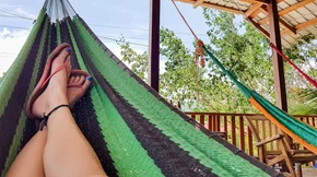 Σαγιονάρες: Μπορεί το πιο άνετο "παπούτσι" να βλάψει τα πόδια μας;