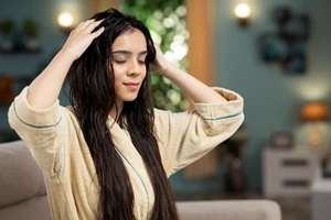 Απώλεια μαλλιών; 7 συμβουλές για να κάνεις τα μαλλιά σου πιο δυνατά - εικόνα 1