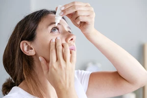 7 tips για να μειώσεις τις σακούλες κάτω από τα μάτια σου - εικόνα 2