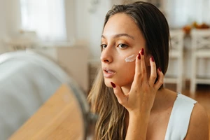 Damp Skin Method: Το #1 λάθος που κάνεις μετά το πλύσιμο και σαμποτάρεις την ενυδάτωσή σου - εικόνα 1