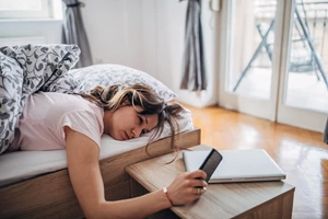 Ποιοτικός ύπνος: Ο ρόλος της μυρωδιάς του συντρόφου, μεσημεριανή σιέστα και άλλα 12 tips για να κοιμάσαι καλύτερα - εικόνα 1