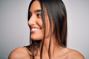 Hygral Fatigue: Ο λόγος που τα μαλλιά σου σπάνε, παρόλο που τα ενυδατώνεις συνέχεια - εικόνα 1