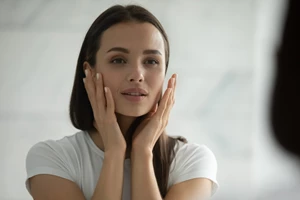 Με υαλουρονικό και νιασιναμίδη: Το facial spray που δεν πρέπει να λείπει από τη gym bag σου - εικόνα 4