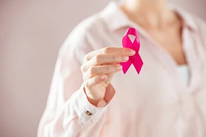 Καρκίνος του μαστού: Σε ποια ηλικία είναι πιο πιθανή η μετάσταση; - εικόνα 1