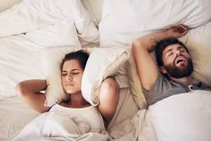 Ζήσε "επικίνδυνα": Τι μπορεί να συμβεί στο σώμα σου εάν αρχίσεις να κοιμάσαι χωρίς σκεπάσματα - εικόνα 2
