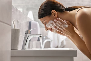 5 γρήγορα beauty hacks που γλιτώνουν χρόνο στο πρωινό σου - εικόνα 1