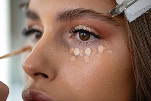 Πώς θα εφαρμόσεις σωστά το concealer - εικόνα 3