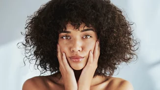 Η 4ήμερη ρουτίνα προσώπου που κάνει απολέπιση χωρίς να ερεθίζει το δέρμα