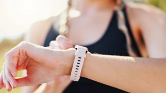 Γιατί αξίζει να μετράς τα βήματά σου; Ειδικός της Mayo Clinic εξηγεί πώς αλλάζει η υγεία σου