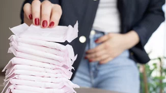 Γιατί αργεί η περίοδός σου; 8 πιθανοί λόγοι πέρα από την εγκυμοσύνη