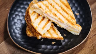 Η καλύτερη ιδέα για γέμιση σε τοστ - και πες "αντίο" στα βαρετά σνακ