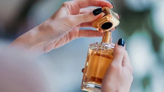 Γλυκά και καθαρά: 3 νέα αρώματα που θα κάνουν τους πάντες να αναρωτιούνται τι φοράς