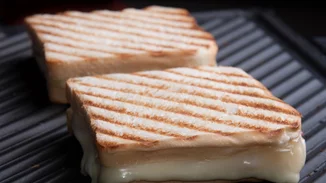 Τοστάκι για πρωινό: Παχαίνει, τελικά; Η απάντηση ενός διατροφολόγου!