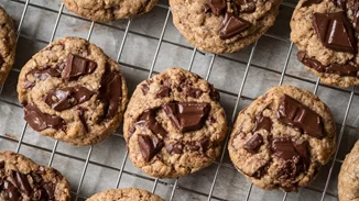 Soft cookies στο φούρνο μικροκυμάτων σε 2,5 λεπτά: Η απίθανη συνταγή του Άκη που θα φτιάχνεις ξανά και ξανά (και ξανά)