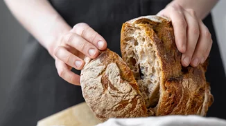 Πότε πρέπει να πετάς το φαγητό: Τα 7 τρόφιμα με μούχλα που δεν φαίνεται