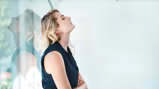 Εμβοές: Ο ενοχλητικός ήχος που διαταράσσει την καθημερινότητα και πώς να τον αντιμετωπίσεις