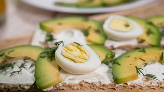 4 γρήγορες ιδέες για πρωινό με ~20 γρ. πρωτεΐνης