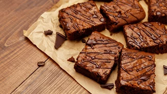 Brownies μήλου που θα "εξαφανιστούν" στο λεπτό - χωρίς ζάχαρη, χωρίς κόπο