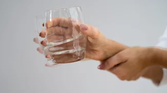 Οι ειδικοί προειδοποιούν: Ένας κρυφός κίνδυνος συνδέεται με μελλοντική εμφάνιση Πάρκινσον