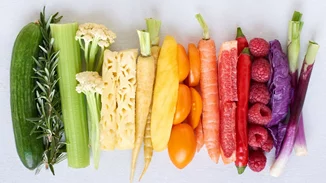 Αυτά είναι τα 6 λαχανικά που προκαλούν φούσκωμα όταν τα τρως ωμά