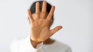 Σοκάρουν οι νέες εκτιμήσεις του ΠΟΥ: Σχεδόν 1 στις 3 γυναίκες παγκοσμίως βιώνει βία