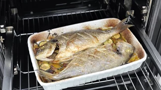 Μαγείρεψες ψάρια; O πιο εύκολος και γρήγορος τρόπος να μη μυρίζει το σπίτι