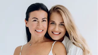 "Ο ρόλος του γονέα αλλάζει": 7 τρόποι να χτίσεις υγιή σχέση με τα ενήλικα παιδιά σου