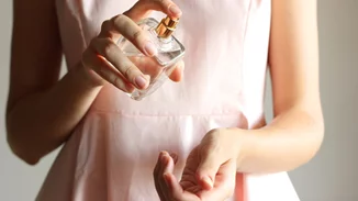 8 ολοκαίνουρια γυναικεία αρώματα για την άνοιξη