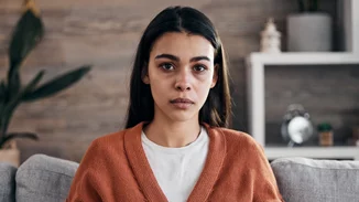 Τι σημαίνει "έχω κατάθλιψη" και ποια η διαφορά με τη θλίψη;