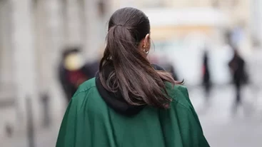 Λεπτή αλογοουρά; Το trick που διπλασιάζει τον όγκο των μαλλιών σου