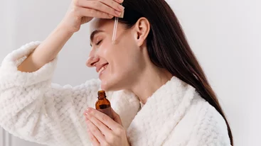 Το πανίσχυρο serum που αντικαθιστά 20 ενέσιμα fillers