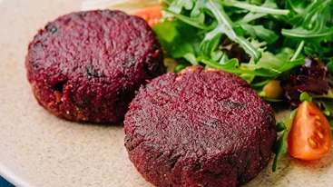 Η συνταγή για παντζαροκεφτέδες που θα "γλείφεις" τα δάχτυλά σου