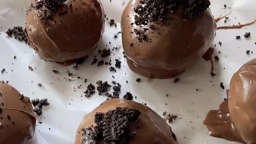 Οι πιο εύκολες Oreo μπουκιές με μόλις 3 υλικά που θα λατρέψεις - φανταστικό γλυκό ψυγείου χωρίς ψήσιμο