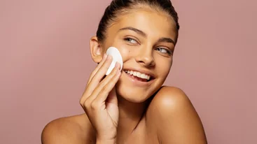 Αφαίρεσε την αδιάβροχη mascara χωρίς τρίψιμο: Το hack που κάνει τη διαφορά