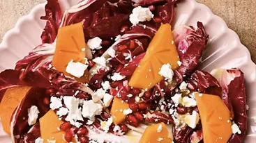 Η πιο γιορτινή σαλάτα για το χριστουγεννιάτικο τραπέζι σου με ραντίτσιο και λωτό