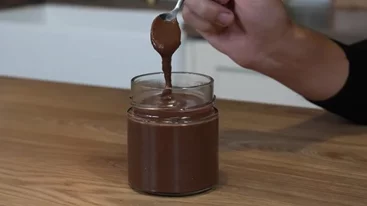 Λαχταριστή σπιτική πραλίνα φουντουκιού χωρίς ζάχαρη - μόνο 4 υλικά