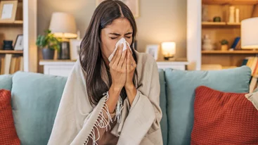 Πώς να μη σε "ρίξει" καμία ίωση: ο πλήρης οδηγός για δυνατό ανοσοποιητικό τον χειμώνα