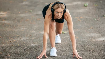 Quadrobics: Η νέα τρέλα του TikTok κάνει τους νέους να ανακαλύπτουν την… πρωτόγονη γυμναστική