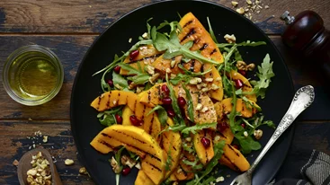 Ζεστές σαλάτες: 5 πρωτότυπες συνταγές για το Χριστουγεννιάτικο τραπέζι