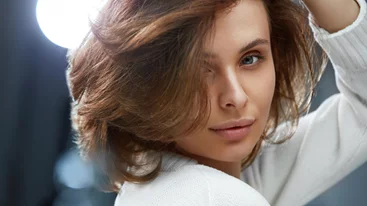 3 εύκολα χτενίσματα που αναδεικνύουν τα πιο αραιά μαλλιά