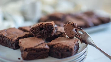 Συνταγή για το πιο ζουμερό και σοκολατένιο brownies - χωρίς ίχνος ζάχαρης